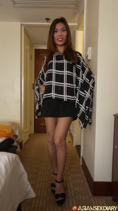 Slender oriental amateur Shane exposes her nice titties in a hotel room - #860688