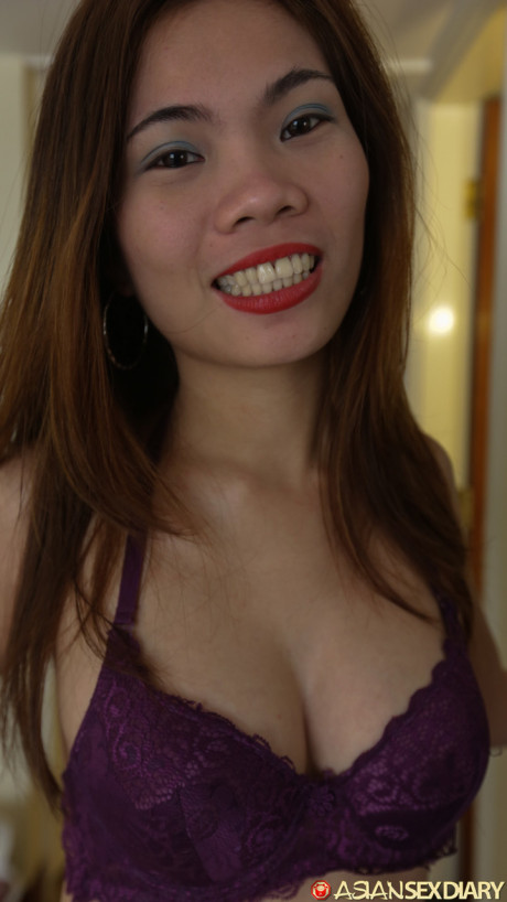 Slender oriental amateur Shane exposes her nice titties in a hotel room - #860693
