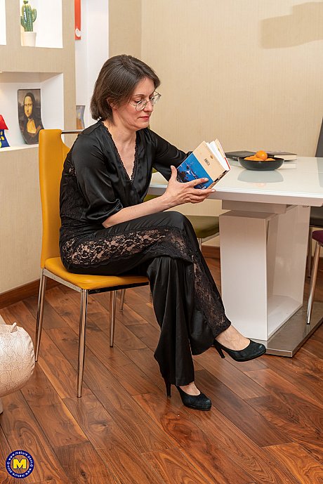 Cougar brunette amateur Barbara loses her clothes and masturbates with a toy - Image 1 of 20  in Pussy category   featuring Barbara 