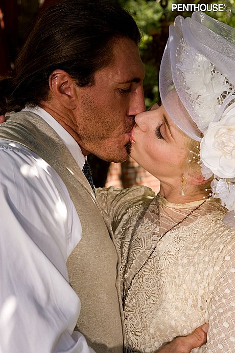 Elegant lady woman Aurora Snow gets drilled and facialized in the garden by a hunk