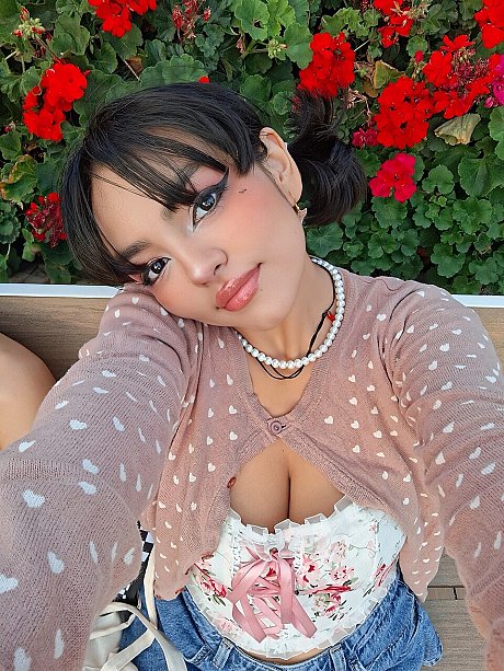 OnlyFans Nerdy B starring Nerdy B XXX Porn Pics - Image 12 of 19  in Teen category   featuring Nerdy B 