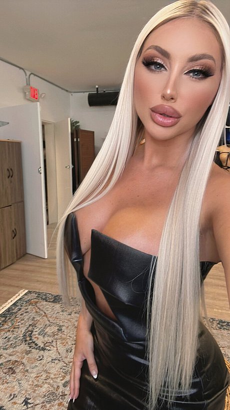 OnlyFans Kayley Gunner performed by Kayley Gunner Hot Photos - Image 2 of 10  in Outdoor category   featuring Kayley Gunner 