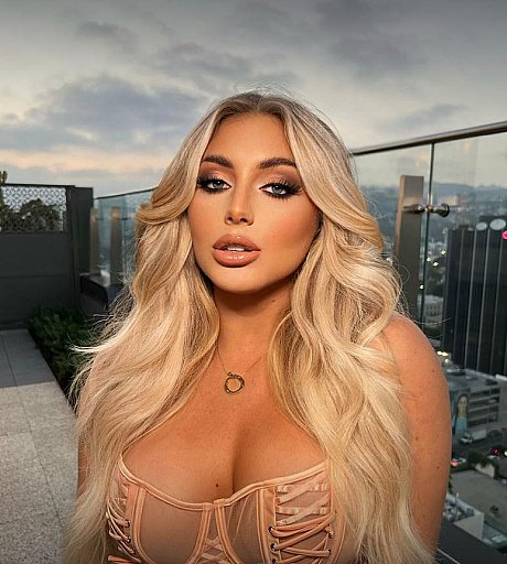 OnlyFans Kayley Gunner performed by Kayley Gunner Hot Photos - Image 9 of 10  in Outdoor category   featuring Kayley Gunner 