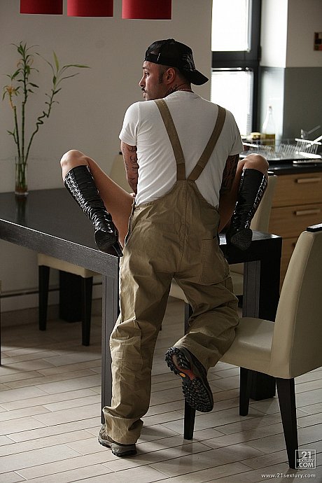 Smiley hottie Ivana Sugar gets her hot young booty slammed in anal performance - Gallery #31929