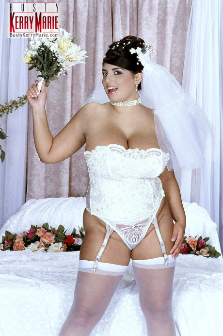 Curvy bride Kerry Marie lets out her enormous naturals & slides a toy in her pussy - #1087035