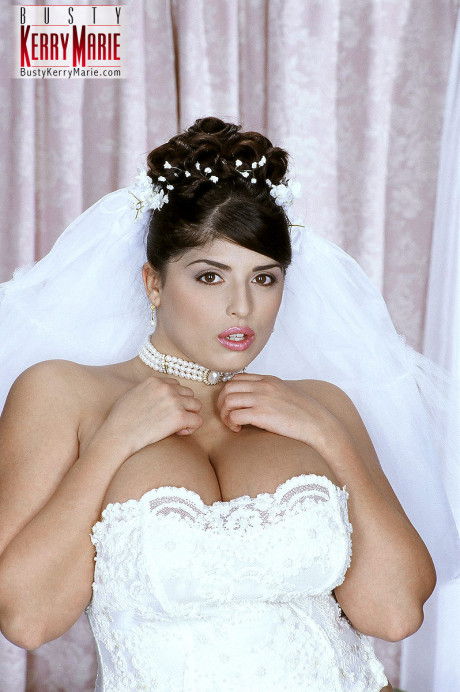 Curvy bride Kerry Marie lets out her enormous naturals & slides a toy in her pussy - #1087036