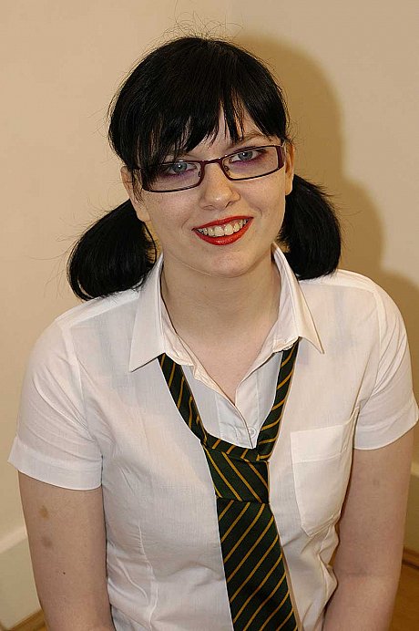Brunette slut chick Jessica Lo gets jizz on glasses during a bukkake party - Gallery #6944