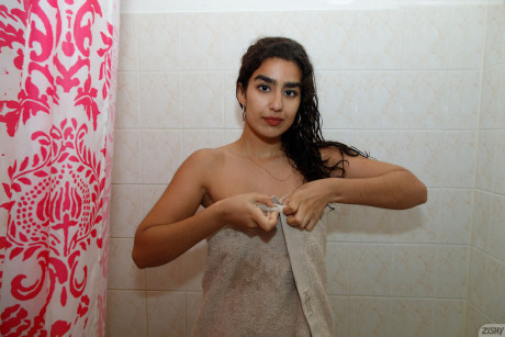 Hot Pakistani babe Luna Silver strips her sportswear and takes a bath - #758270