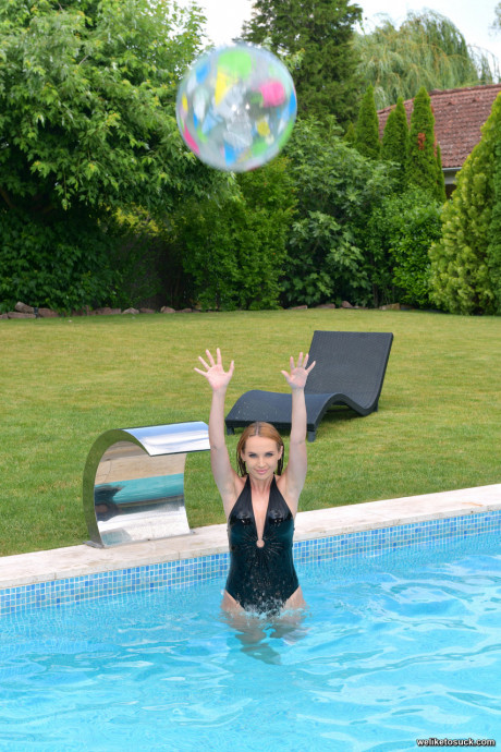Hot Russian ginger head Kaisa Nord sucks off a large dude poolside