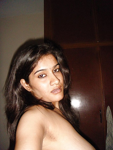 Indian solo lady gf chick sucks on the nipples of her gigantic naturals during self shots - Image 5 of 10  in Close Up category  