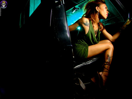 Dirty tattooed asian girl girlfriend girl strips strokes in car - #364004