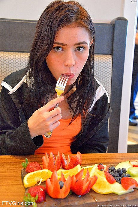 Glamour babe Lucie takes off her panties & fingers her horny cunt in public - Gallery #16962