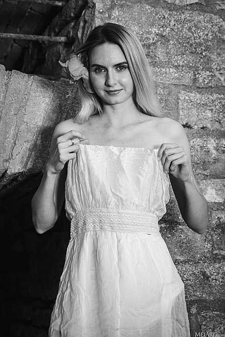 Met Art Hot Pics - Image 19 of 21  in Model category   featuring Emily Swan 