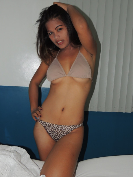 Amateur Filipina hottie Wendy Jardeleza shows her hot curves & gives a handjob - #993430