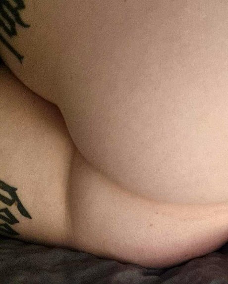 Horny amateur babe flaunts her incredible bubble booty and cute tattoos - Image 9 of 14  in Close Up category  