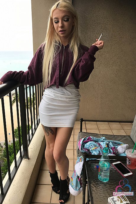 Pretty skinny yellow-haired Kenzie Reeves shows off her hot booty outdoors - Image 3 of 21  in Outdoor category   featuring Kenzie Reeves 