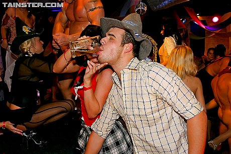 Sex-hungry MILFs spend some great time at the night club party - Image 6 of 16  in Spreading category   featuring Victoria Rose 