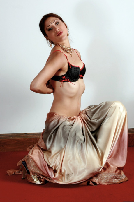 Indian first timer uncovers her tiny breasts while wearing a long skirt - #673020