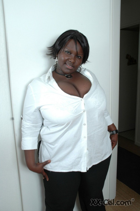 Ebony BBW Mariana Kodjo unleashes her enormous breasts and plays with them - #1041199