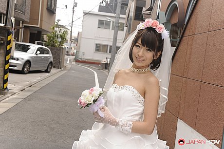 Pretty Japanese bride Ruri Narumiya poses on the street during her massive day - Gallery #8170
