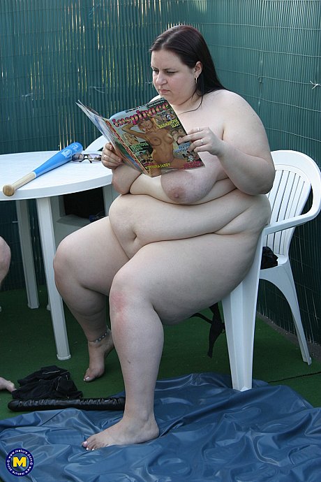 SSBBW amateur Leanne playing with toys and giving a hot blowjob outdoors - Image 18 of 20  in Spreading category   featuring Leanne 