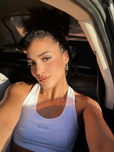 Pretty OnlyFans babe Samira Arab poses in her outdoor solo compilation - Image 6 of 16  in Babe category  