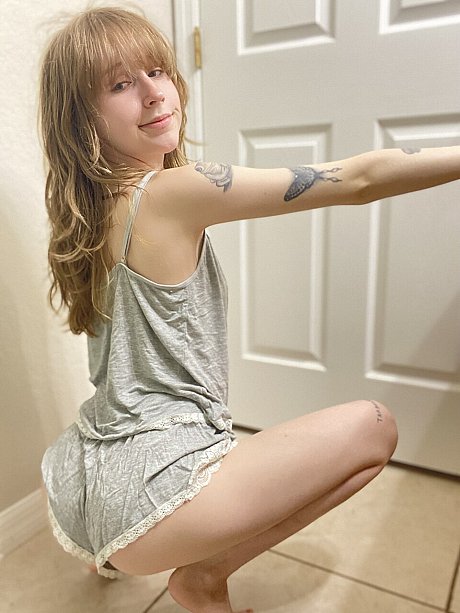 OnlyFans Teenzy Bella naked Images - Image 6 of 11  in Teen category   featuring Teenzy Bella 