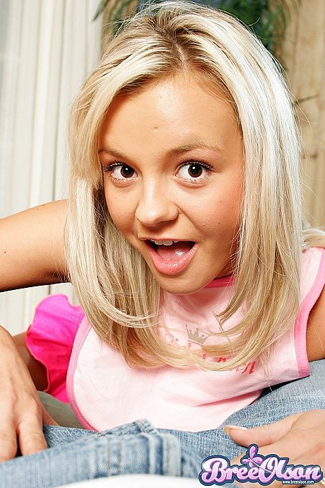 Blonde American pornstar Bree Olson unveils her large tits and tastes jizz - Image 14 of 19  in Teen category   featuring Bree Olson 