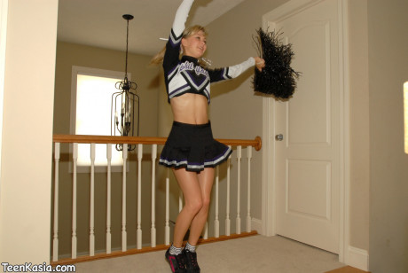 Lovely solo chick girl girl young Kasia exposes herself in her cheer leading outfit - #47684