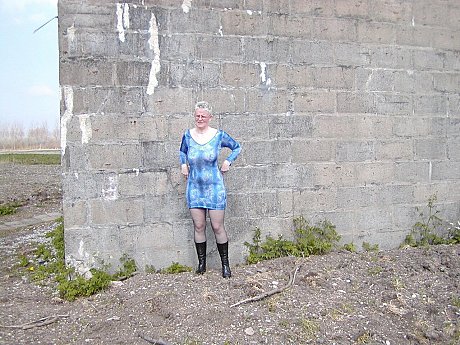 Old blondy Tiffany Pearl gets nude in ebony nylons and boots - Gallery #48670