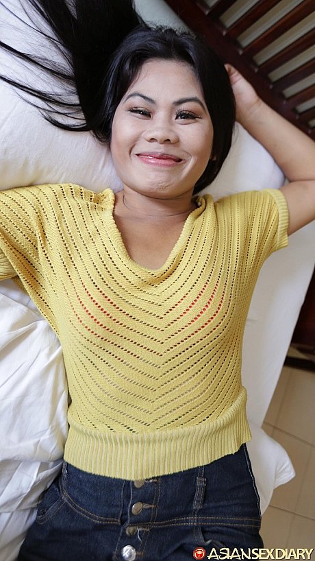 Skinny chinese amateur Way exposes her hairy snatch and gets poked - Image 3 of 21  in Amateur category   featuring Way
