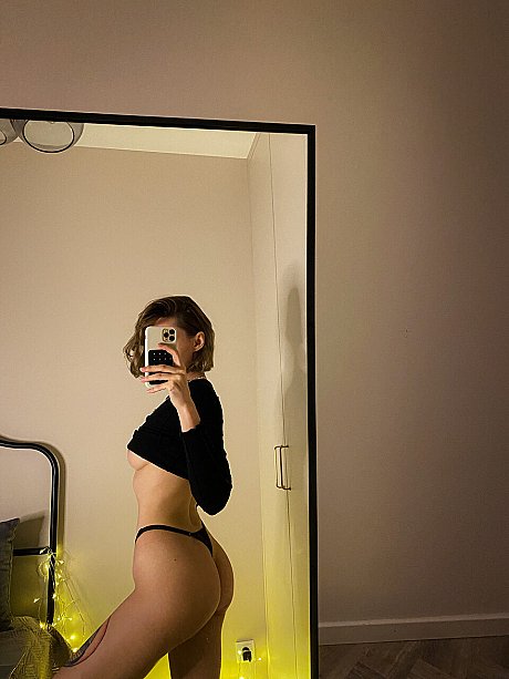 OnlyFans Yamuse Yamuse - Image 7 of 13  in Model category   featuring Yamuse 