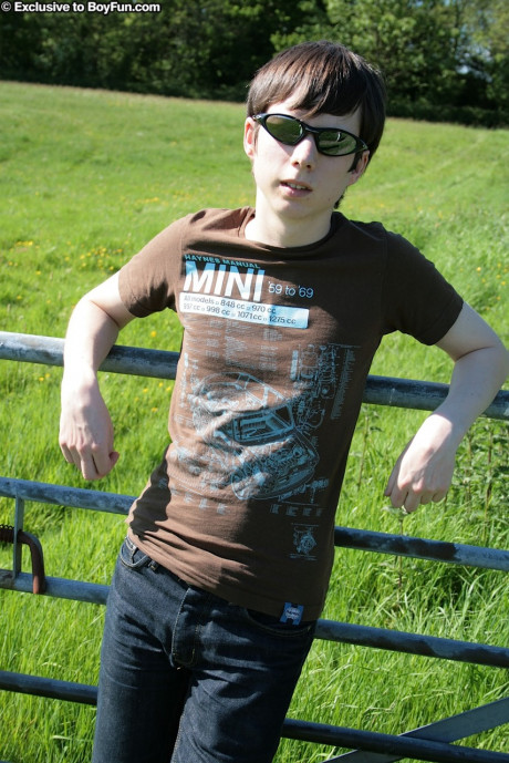 Skinny twink Matt Steel jerks his delicious meat until he ejaculates outdoors - #1230111