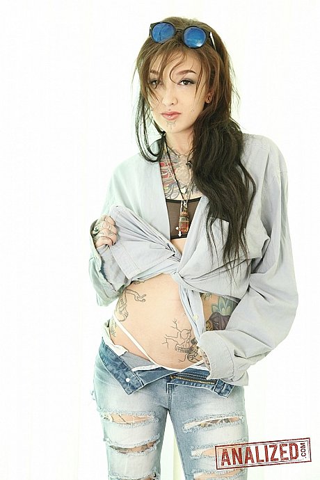 American emo skank girl with small titties Kelsi Lynn posing with a toy up her butt - Image 1 of 17  in Teen category   featuring James Deen, Kelsi Lynn 