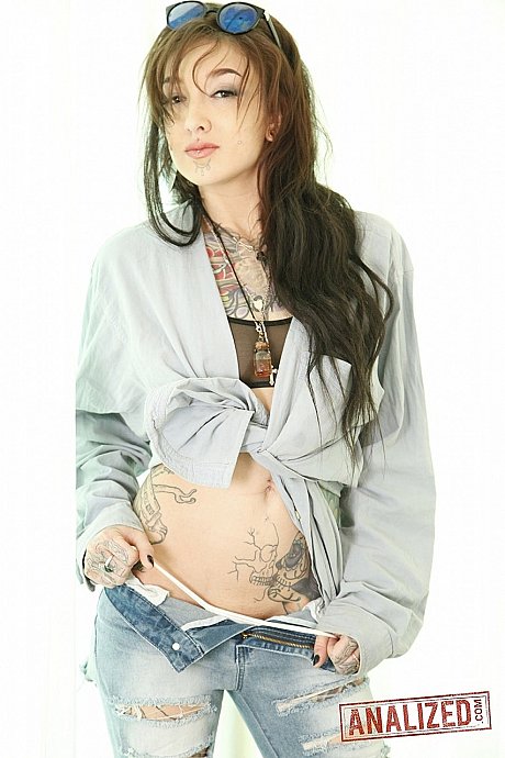 American emo skank girl with small titties Kelsi Lynn posing with a toy up her butt - Image 2 of 17  in Teen category   featuring James Deen, Kelsi Lynn 