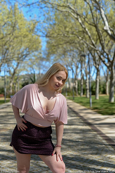 Amateur Portuguese MILF Olga flashes her beaver, ass and boobies in public - Image 5 of 21  in Outdoor category   featuring Olga Cabaeva 