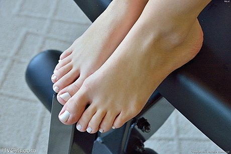 Fit stunner Nicki shows her lovely nipples & feet before masturbating at the gym - Image 11 of 20  in Masturbation category   featuring Nicki 