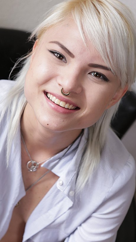 Ersties starring Mai Hot Porn - Image 10 of 21  in Legs category   featuring Mai 