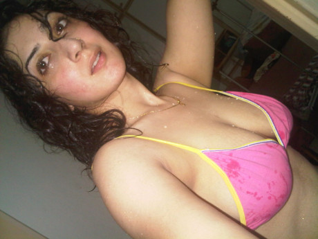 Indian solo lady gf broad takes self shots of her monstrous natural breasts - #991093