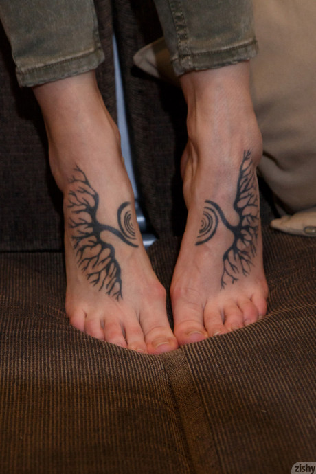Teen girl Lara Maiser reveals her fantastic titties and tattooed feet - #1014493