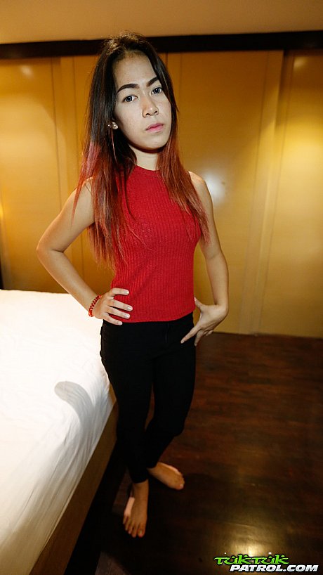 Chinese amateur Song L poses naked and spreads for a hot hotel room fuck - Image 4 of 21  in Amateur category   featuring Song L 