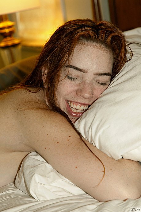 Fine babe Nala Brooks shows off her humongous melons while nude on her bed - xxx porn gallery #50401 in Babe featuring Nala Brooks