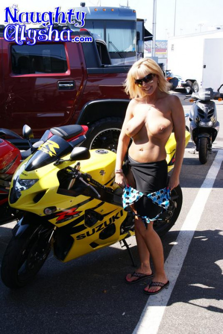 Yellow-haired amateur uncovers her humongous titties in a parking lot before masturbating - #1171641