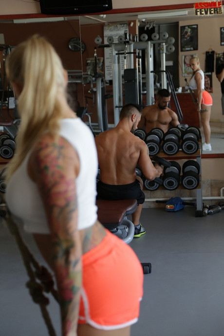 Horny bodybuilder having sex in the gym with blondy bombshell Kayla Green - #1023739