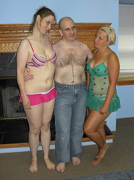 Older whores Natasha & Liisa give Logan Drake a satisfying double bj - Image 1 of 20  in Amateur category   featuring Logan Drake, Natasha, Liisa