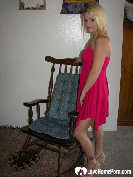 Amateur blondy poses undressed before getting pounded by her neighbor - #1337431