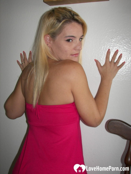 Amateur blondy poses undressed before getting pounded by her neighbor - #1337433