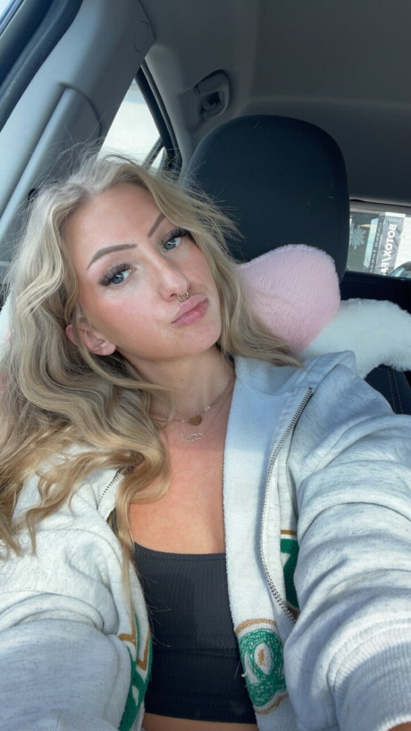 OnlyFans blonde Bumm performed by blonde Bumm Porn Images - #1545017