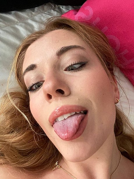 OnlyFans Mary Nang performed by Mary Nang Porn Pics - Image 10 of 15  in Close Up category   featuring Mary Nang 