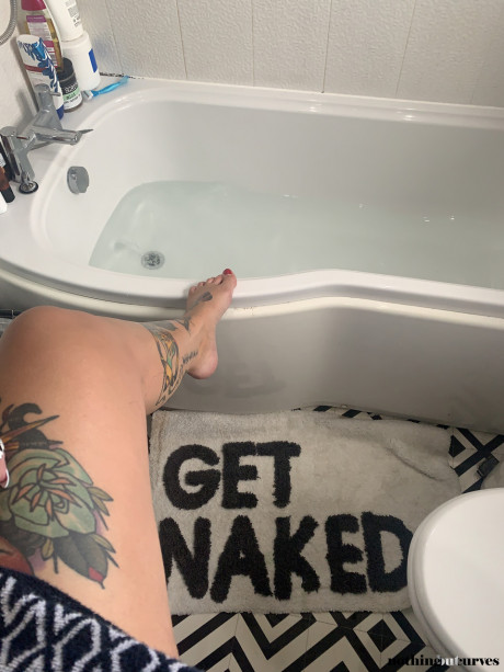 Inked fatty Cherrie Pie flaunts her giant boobs while having a bath - #531588